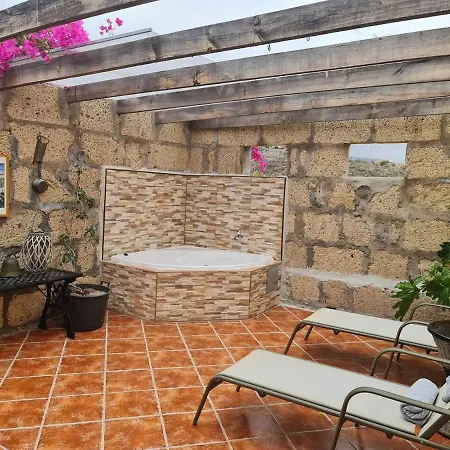 Sunny Island Retreat In Tejina De Isora 펜션